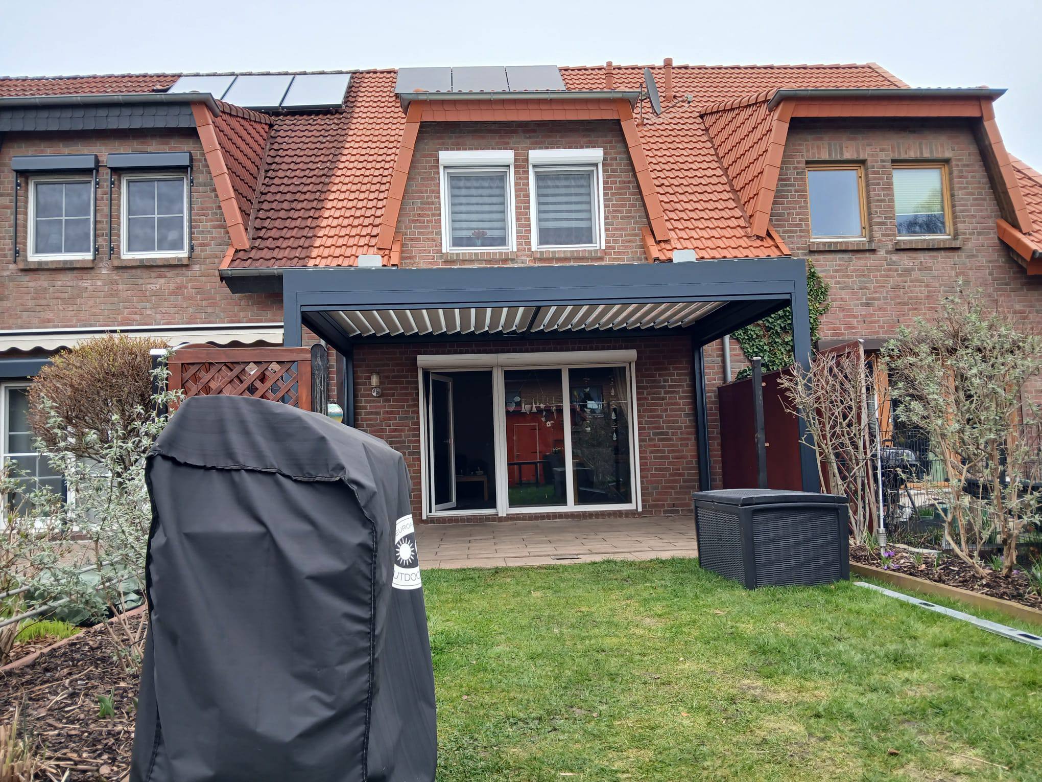 Montaż pergoli przyściennej w okolicach Hanoweru